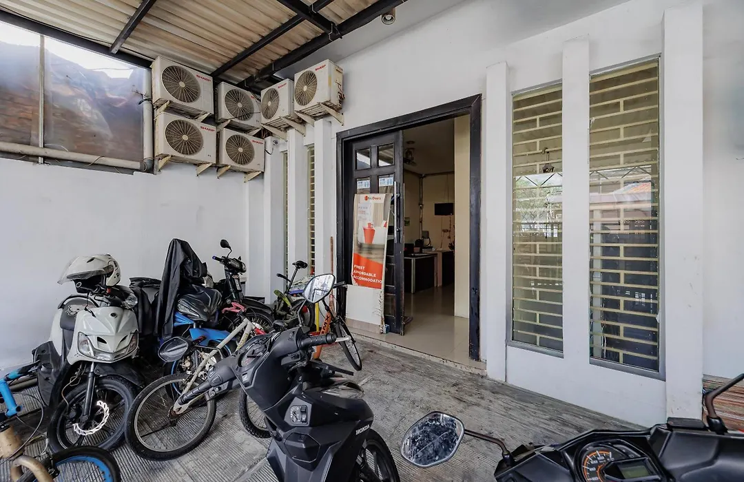 RedDoorz @ Kebon Kacang-1